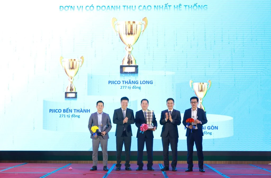 Lễ vinh danh các đơn vị có doanh thu cao nhất hệ thống PJICO năm 2025, gồm PJICO Bến Thành